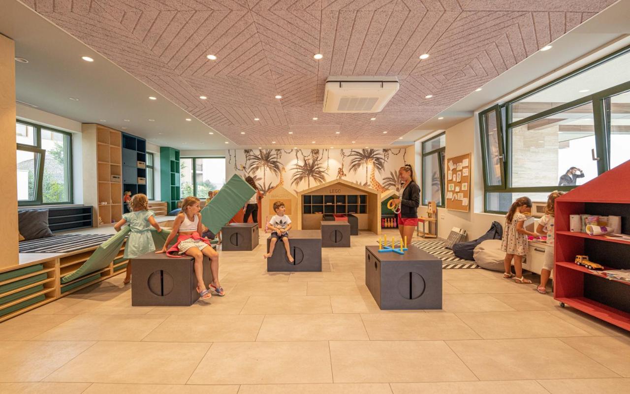 Hvd Reina Del Mar - Premium Spa Service & Free Parking Obzor Kültér fotó